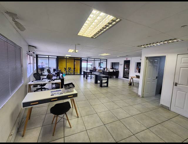 839M² WAREHOUSE FOR SALE IN TUNNEY